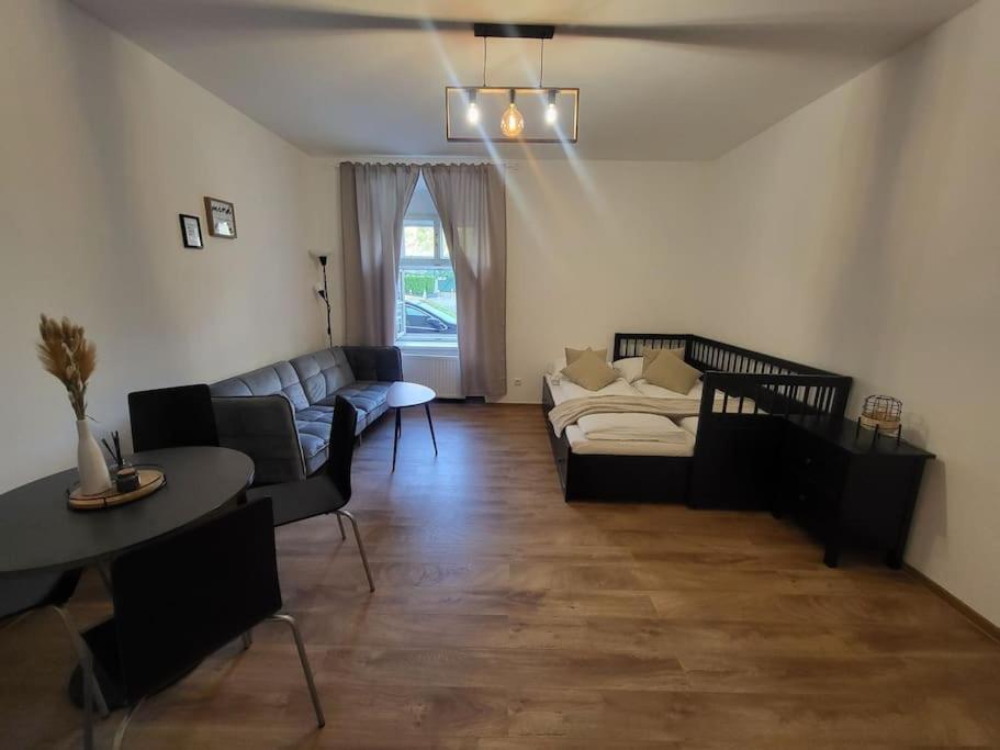 Exklusive Gartenwohnung Wina Bagian luar foto