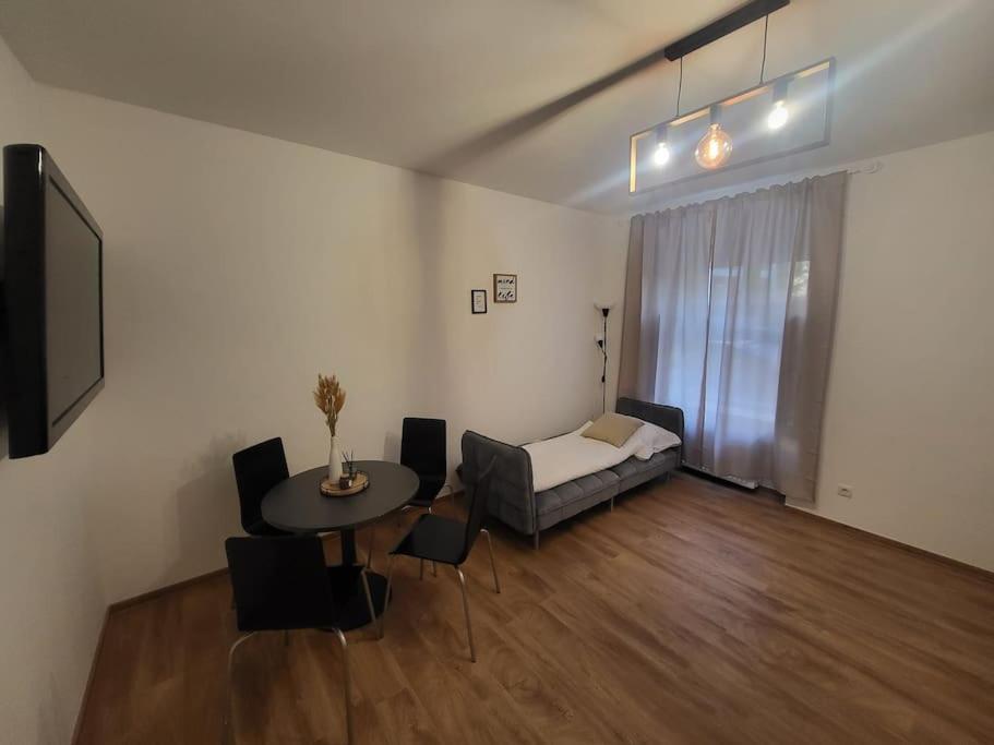 Exklusive Gartenwohnung Wina Bagian luar foto