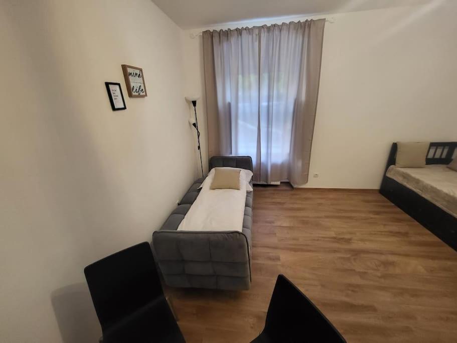 Exklusive Gartenwohnung Wina Bagian luar foto