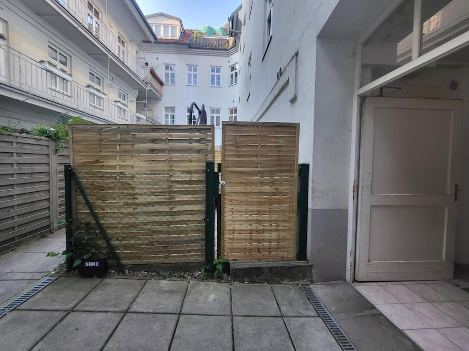 Exklusive Gartenwohnung Wina Bagian luar foto